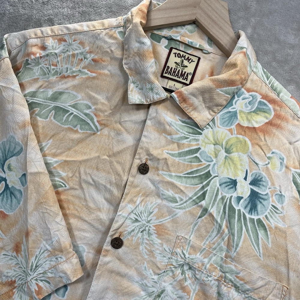 Tommy Bahama Men's Large Tropical Short Sleeve Button Shirt